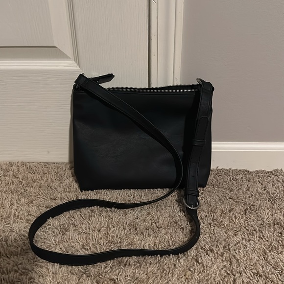 Universal Thread Handbags - Universal Thread Crossbody Purse - Black*
